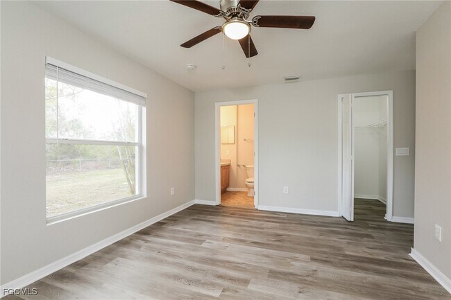 Building Photo - 944 Berg St E