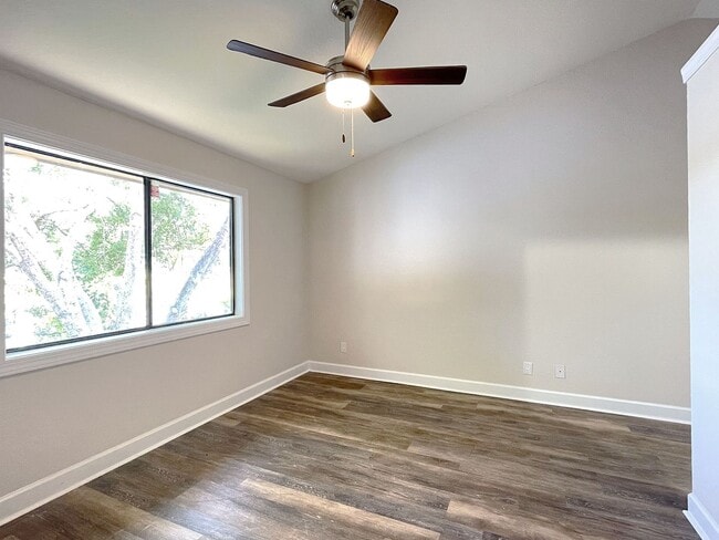 Building Photo - One-Bedroom Second Floor Condo in Winterset Community