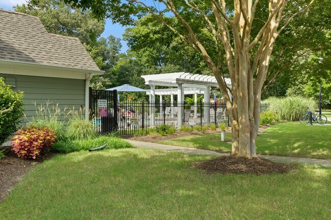 Building Photo - 5543 Botanical Dr