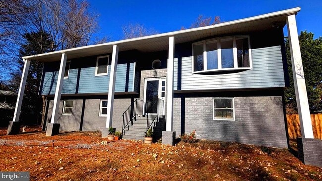 Building Photo - 922 Petinot Pl