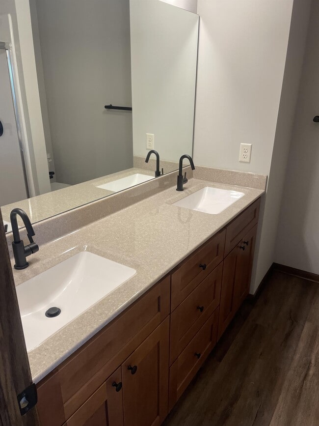 Building Photo - 1424 Cedar Cv Rd