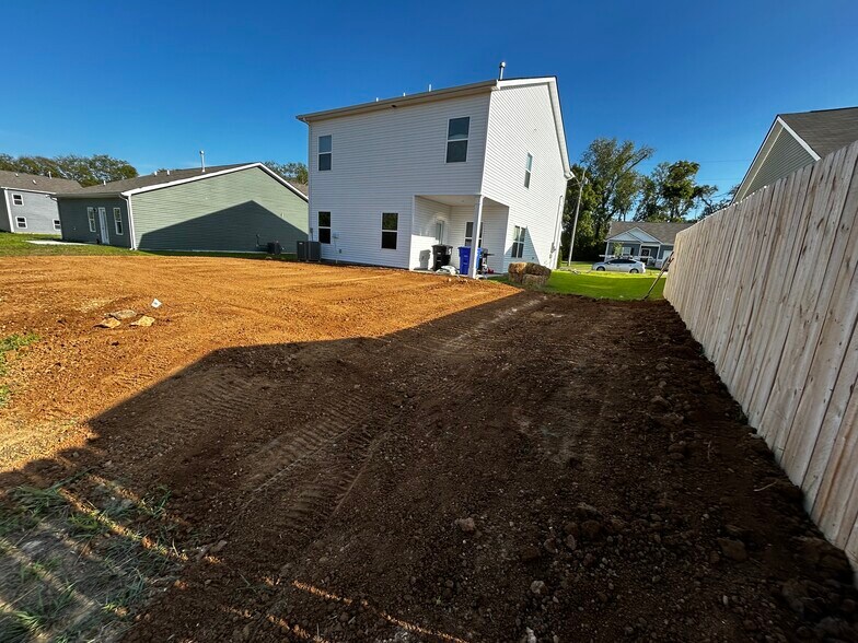 Building Photo - 1851 Holdens Holw