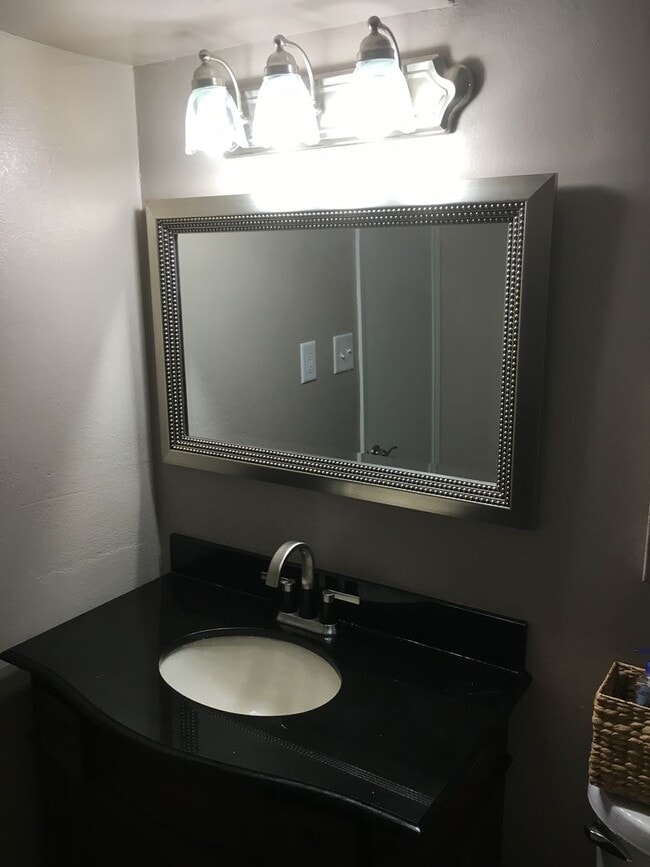 Building Photo - 1161 Lake Ave