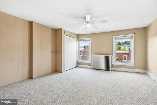 Building Photo - 206 Ripka St