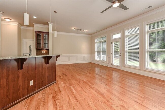 Building Photo - 10424 Park Walk Point