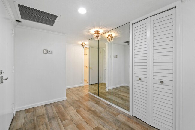 Building Photo - 4200 N Ocean Dr