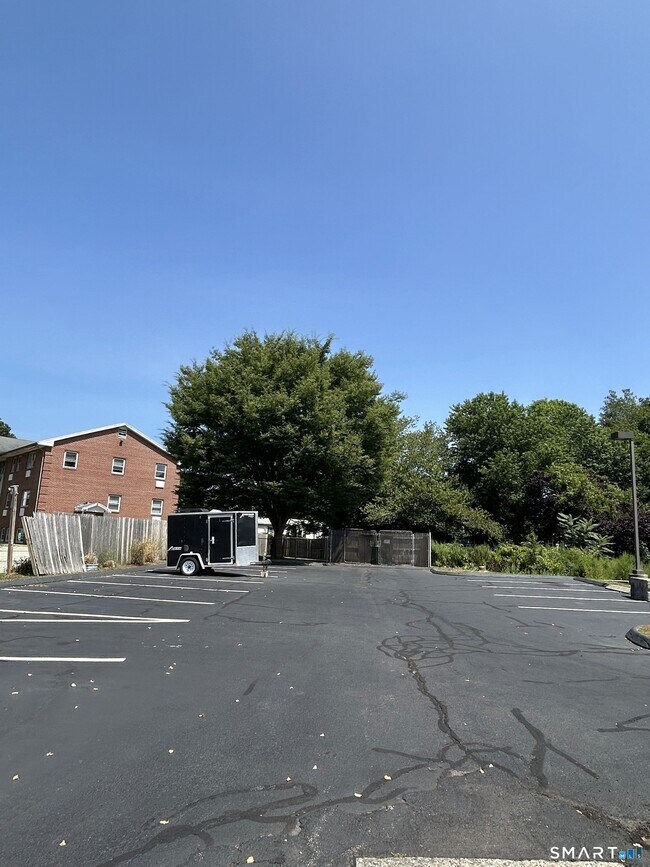 Building Photo - 1064 Poquonnock Rd