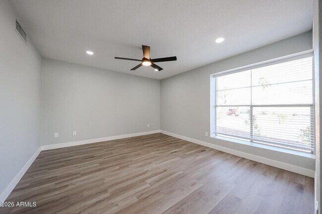 Building Photo - 3951 E Waltann Ln