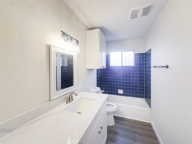 Building Photo - 5111 Seymour Dr