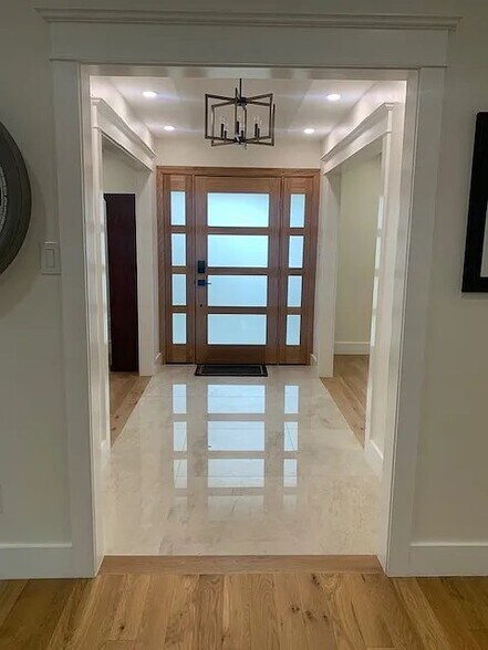 Building Photo - 2724 Mollimar Dr