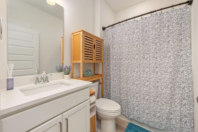 Building Photo - Modern Luxury Meets Everyday Comfort in This Beautiful 4 Bedroom!