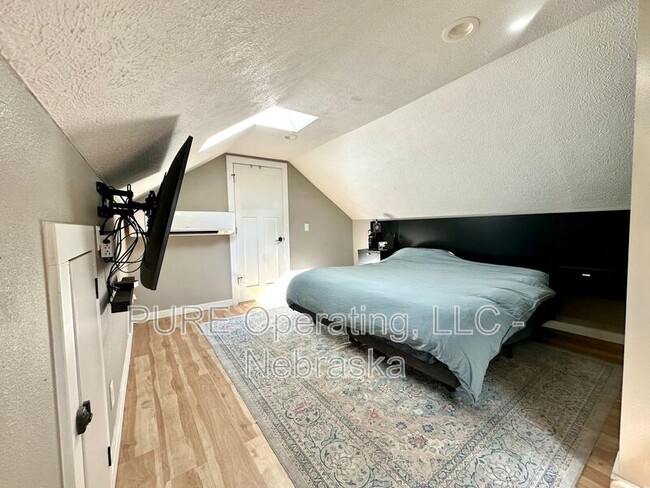 Building Photo - 5011 Miami St