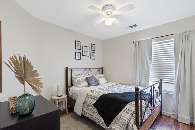 Second bedroom with Queen bed - 903 Valerie Ln