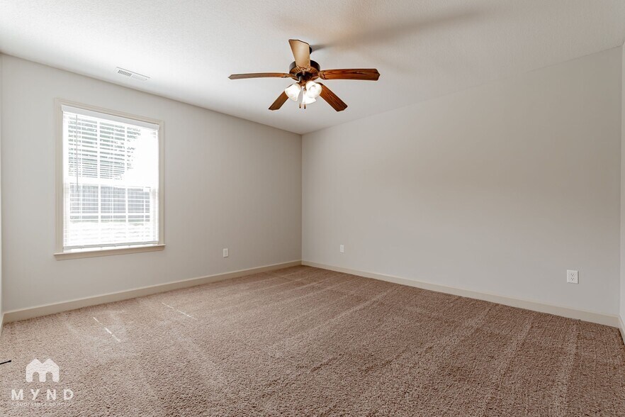 Building Photo - 352 Robin Helton Dr