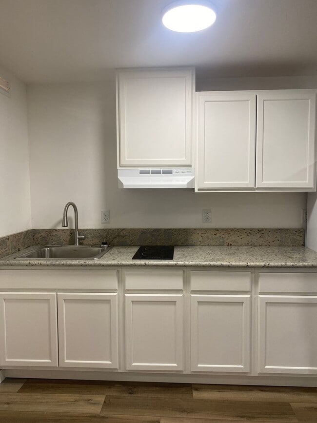 Building Photo - Renovated 2 bedroom Apartments available! ...