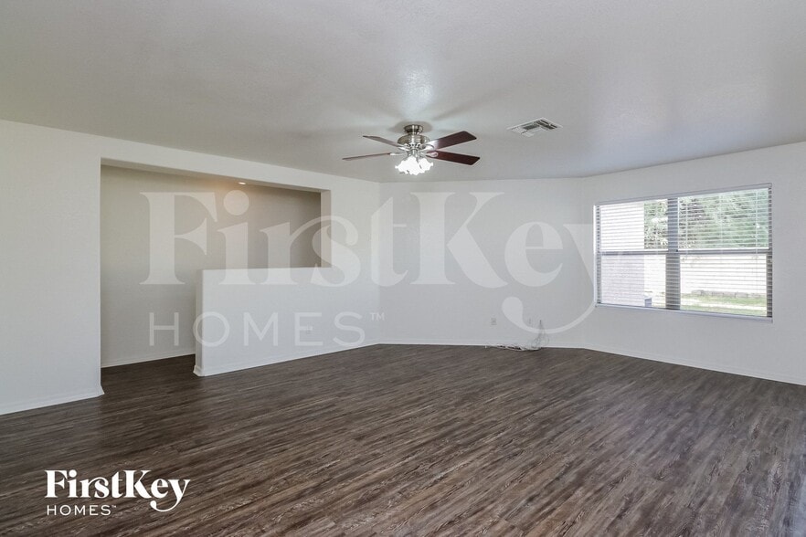 Building Photo - 8526 E Meseto Ave