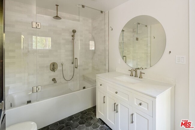 Building Photo - 8330 Lookout Mountain Ave