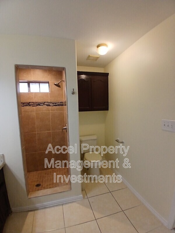 Building Photo - 4909 N Cypress St