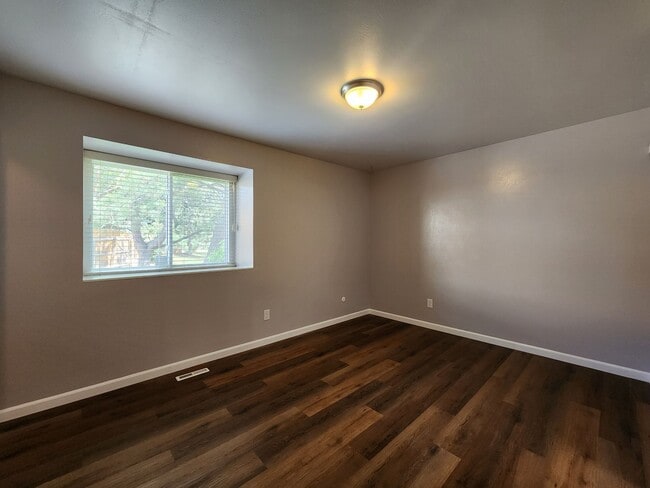 Building Photo - Updated 3 Bedroom Townhome in Great Area!