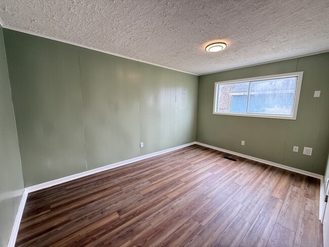 Building Photo - 122 Hathaway St