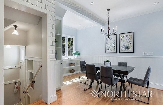 Building Photo - Live in a National Historic Home