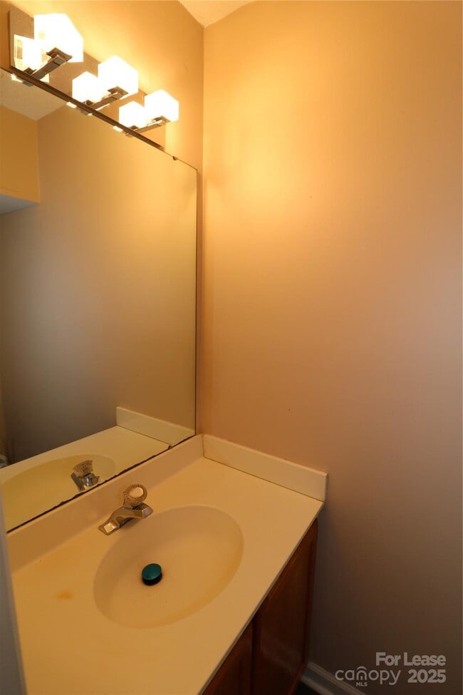 Building Photo - 7130 Lanark Ct