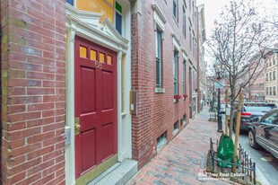 Building Photo - 68 Phillips St