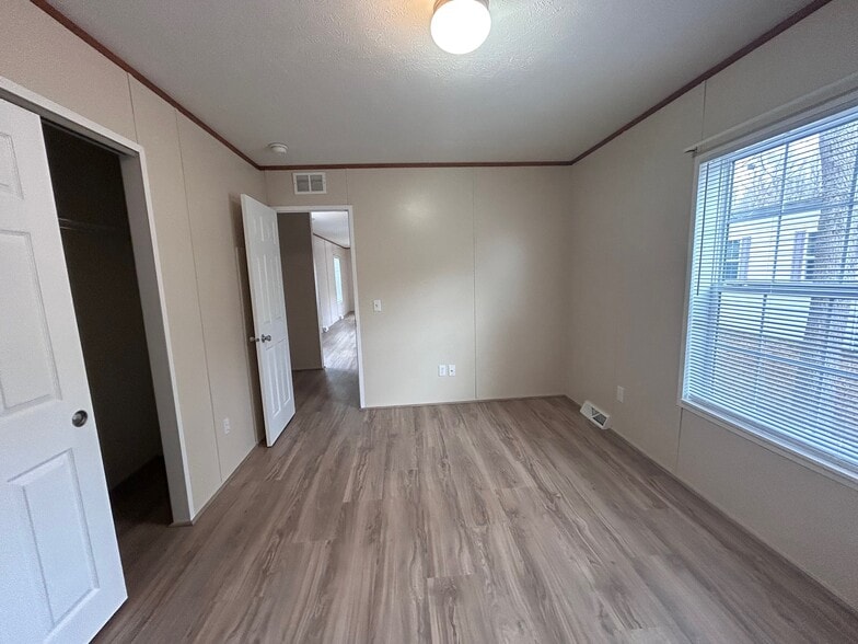 Building Photo - 6 Deer Run Pky