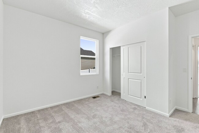 Building Photo - Spacious Columbia Floorplan with Full Unfinished Basement