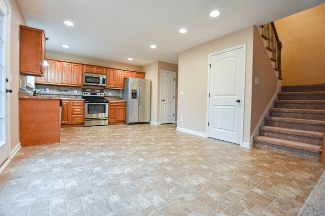 Building Photo - Pet Friendly Three Bedroom!