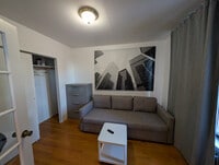 Building Photo - 224 E 95th St