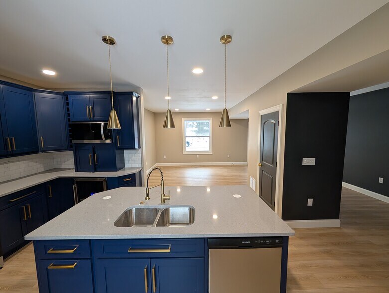 Kitchen - 319 Howard St