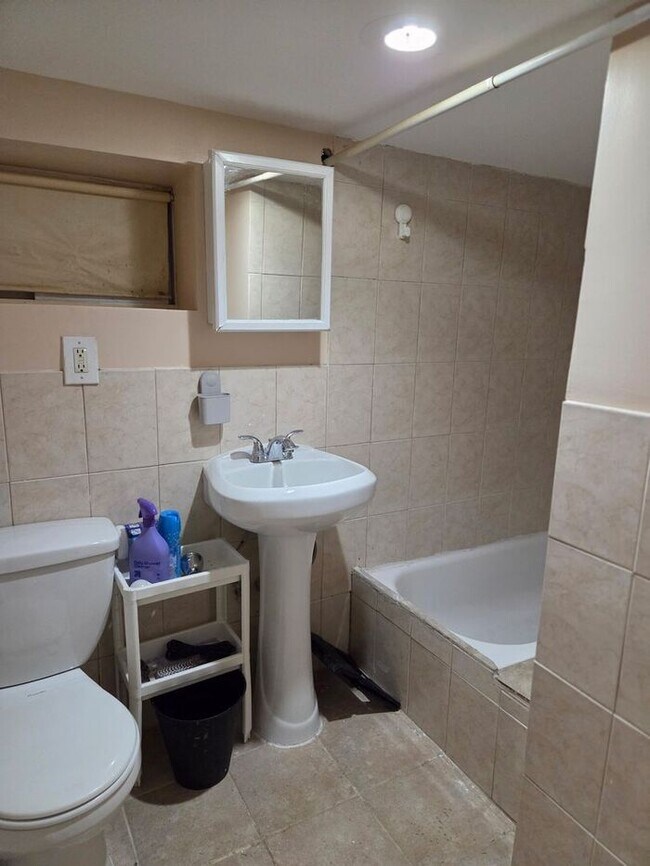 Building Photo - 24 Valley St