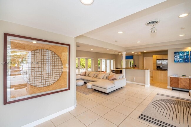 Building Photo - 9520 E Broadview Dr