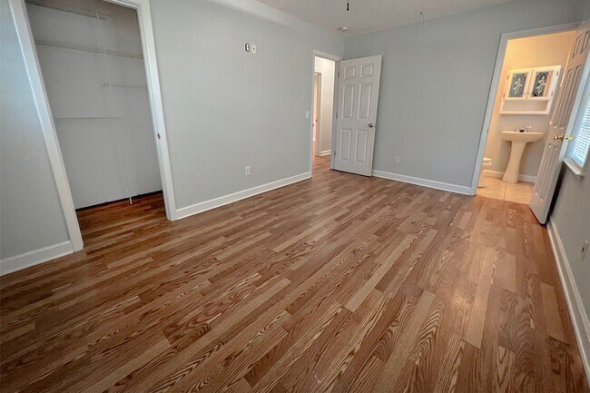 Building Photo - 4bd/2.5ba Brick Ranch Home in Kings Grant. NO STUDENTS/NO CATS