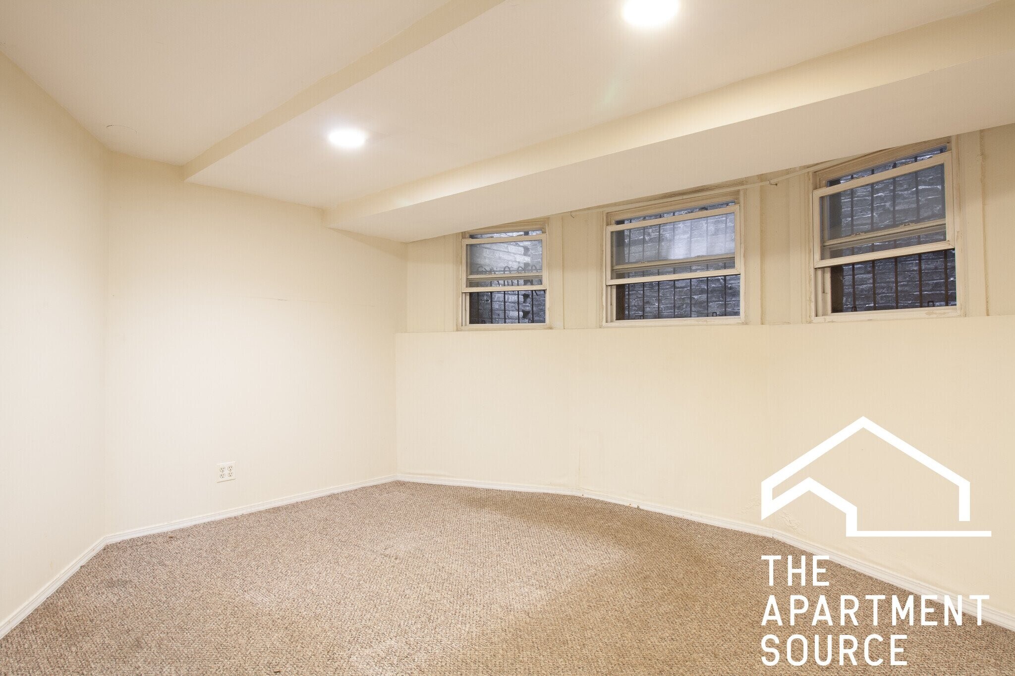 Building Photo - 826 W Dakin St