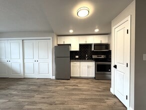 Building Photo - 625 Main St