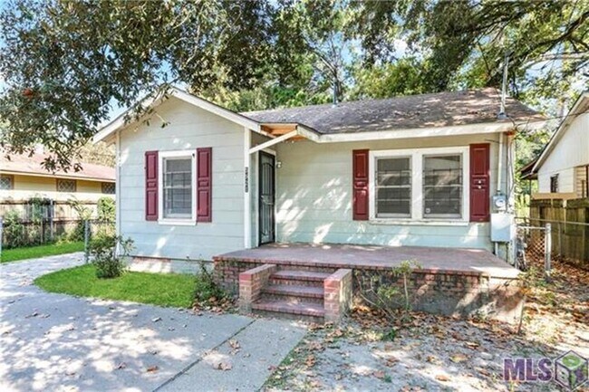 Primary Photo - 5921 Byron Ave