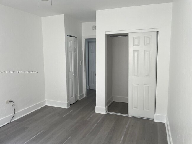 Building Photo - 1784 Normandy Dr