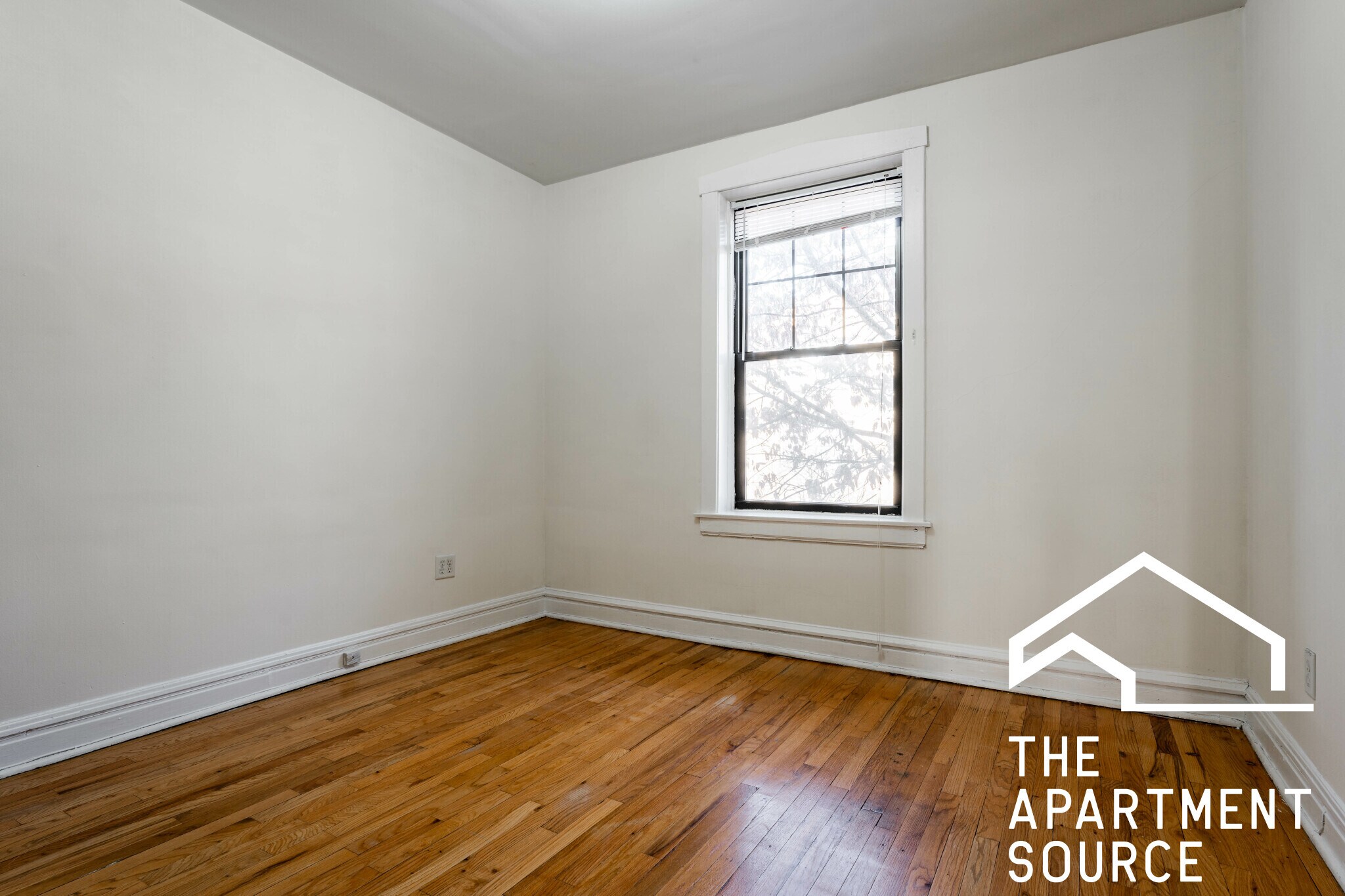 Building Photo - 1955 W Winnemac Ave