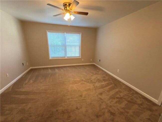 Building Photo - 5706 Amberside Ln NE