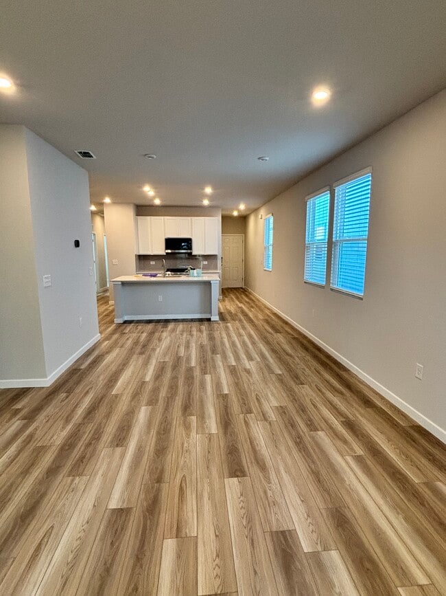 Building Photo - 14852 Macadamia Ln