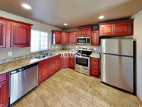 Building Photo - Spacious 3-Bedroom, 2-Bathroom Apartment in Central Yakima