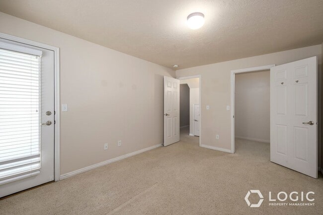 Building Photo - 9526 Fairway View Dr S
