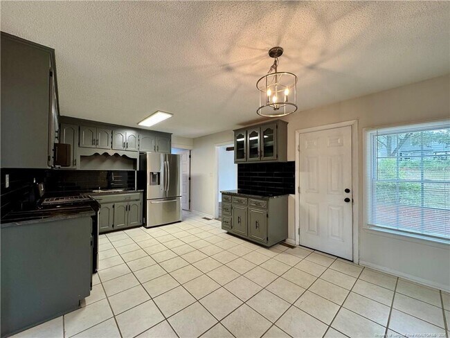 Building Photo - 1837 Glenwick Dr