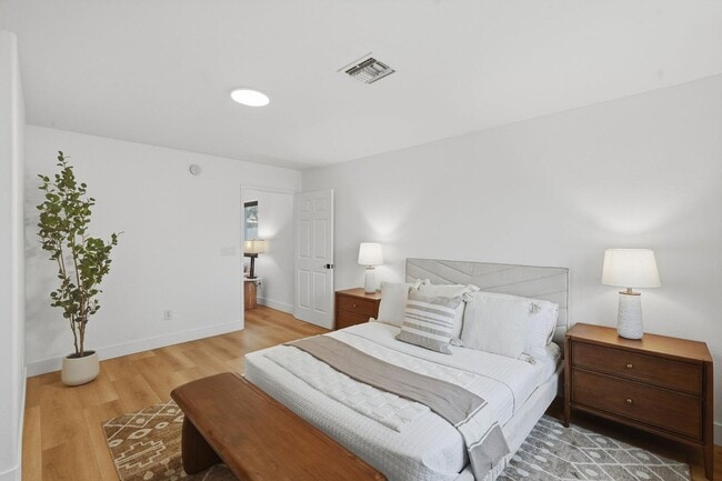 Building Photo - 6302 E Cochise Rd