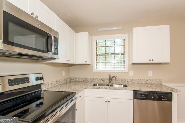Building Photo - 684 Lookout Ct NW