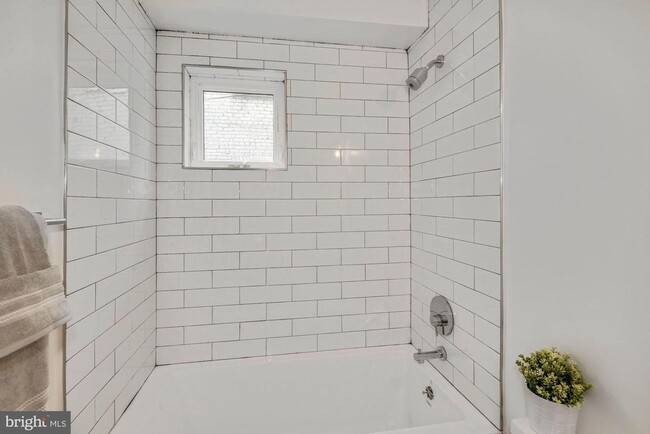 Building Photo - Columbia Heights 2BR 2BA w/Parking & Private Patio Garden