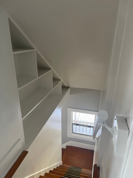 Building Photo - 3935 NE 15th Ave