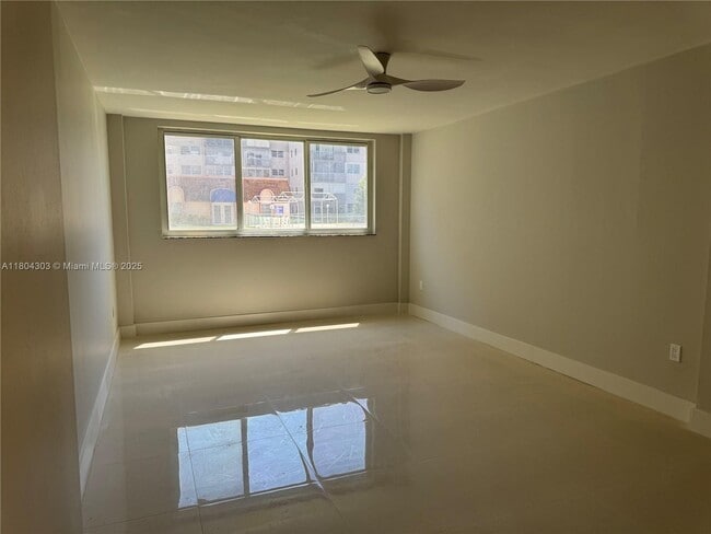 Building Photo - 16450 Miami Dr